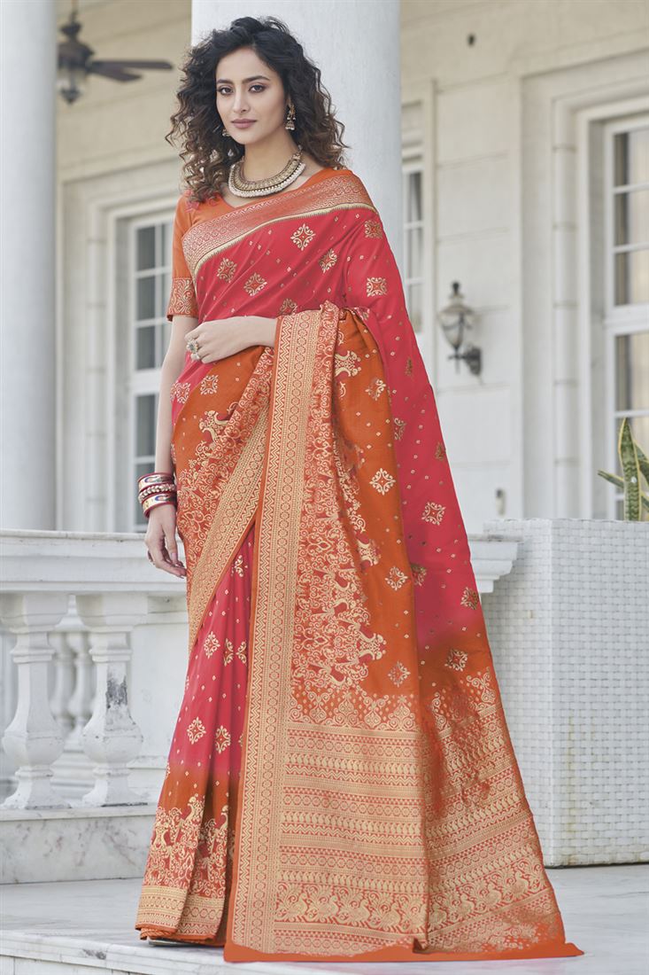 पीच रंग की चमकदार संगीत वियर आर्ट सिल्क फ़ैब्रिक साड़ी बुनाई के काम के साथ