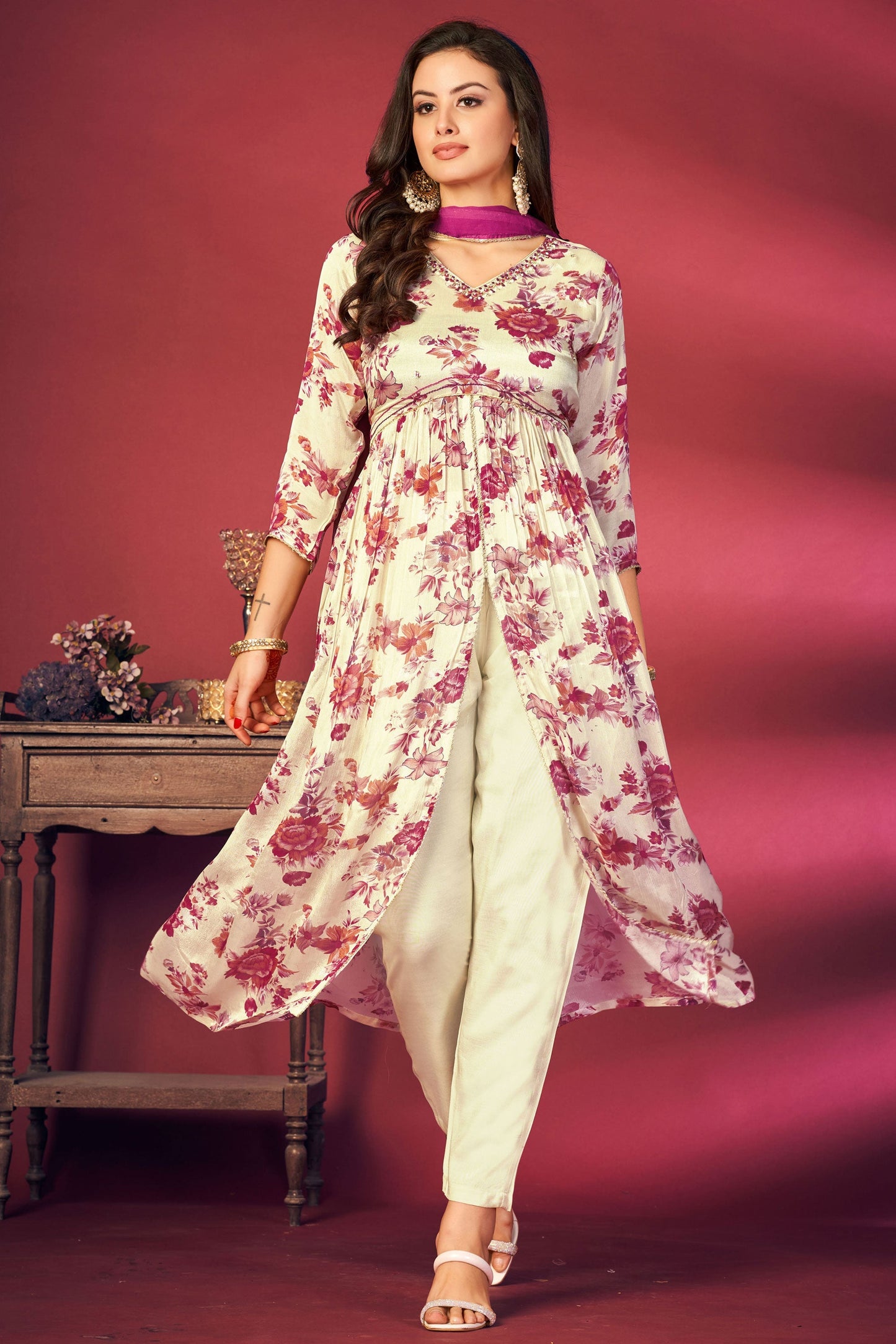 चिनॉन फैब्रिक में बेज कलर प्रिंटेड रेडीमेड अनारकली सलवार सूट