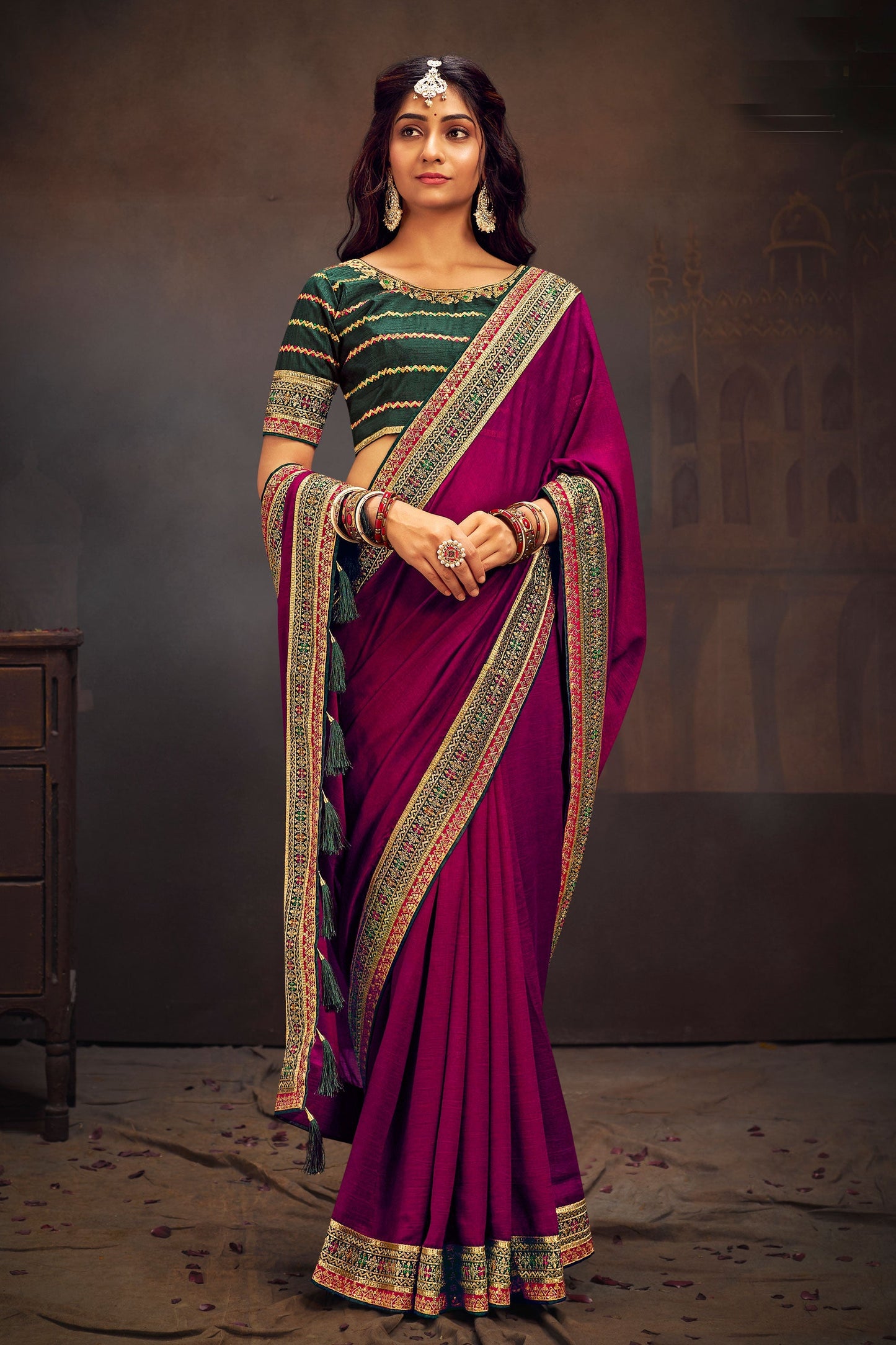 ग्लैमरस रानी कलर बॉर्डर वर्क बैंगलोरी सिल्क साड़ी