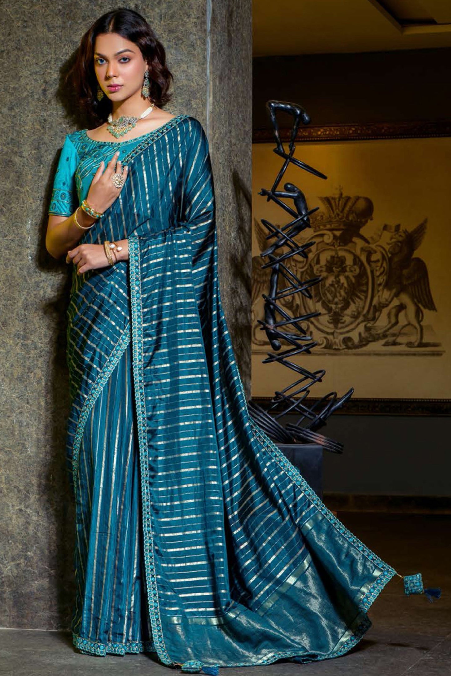 चैती रंग में अद्भुत आर्ट सिल्क साड़ी पर बुनाई का काम