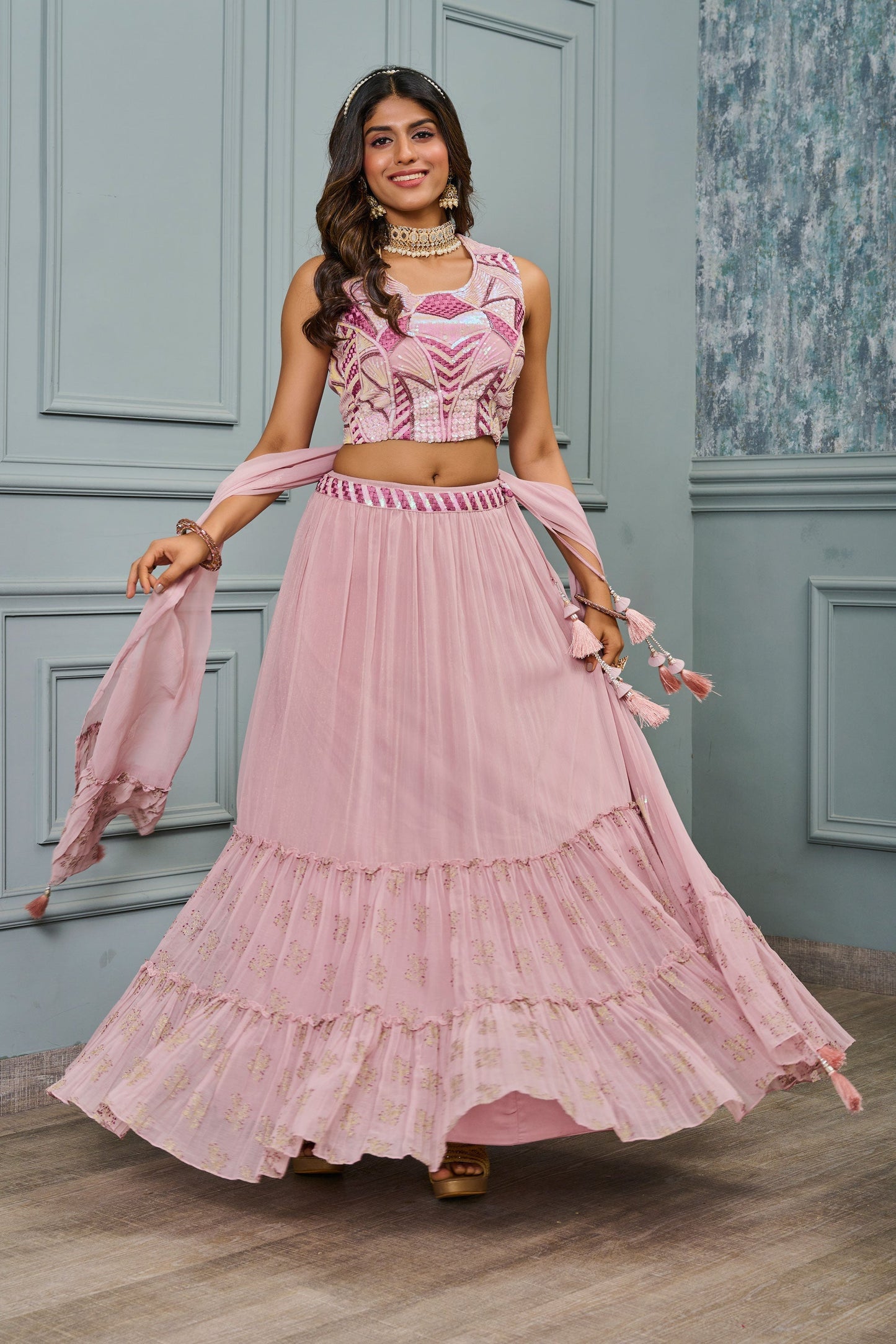 बेहतरीन जॉर्जेट फैब्रिक पिंक कलर का रेडीमेड लहंगा सेक्विन वर्क के साथ