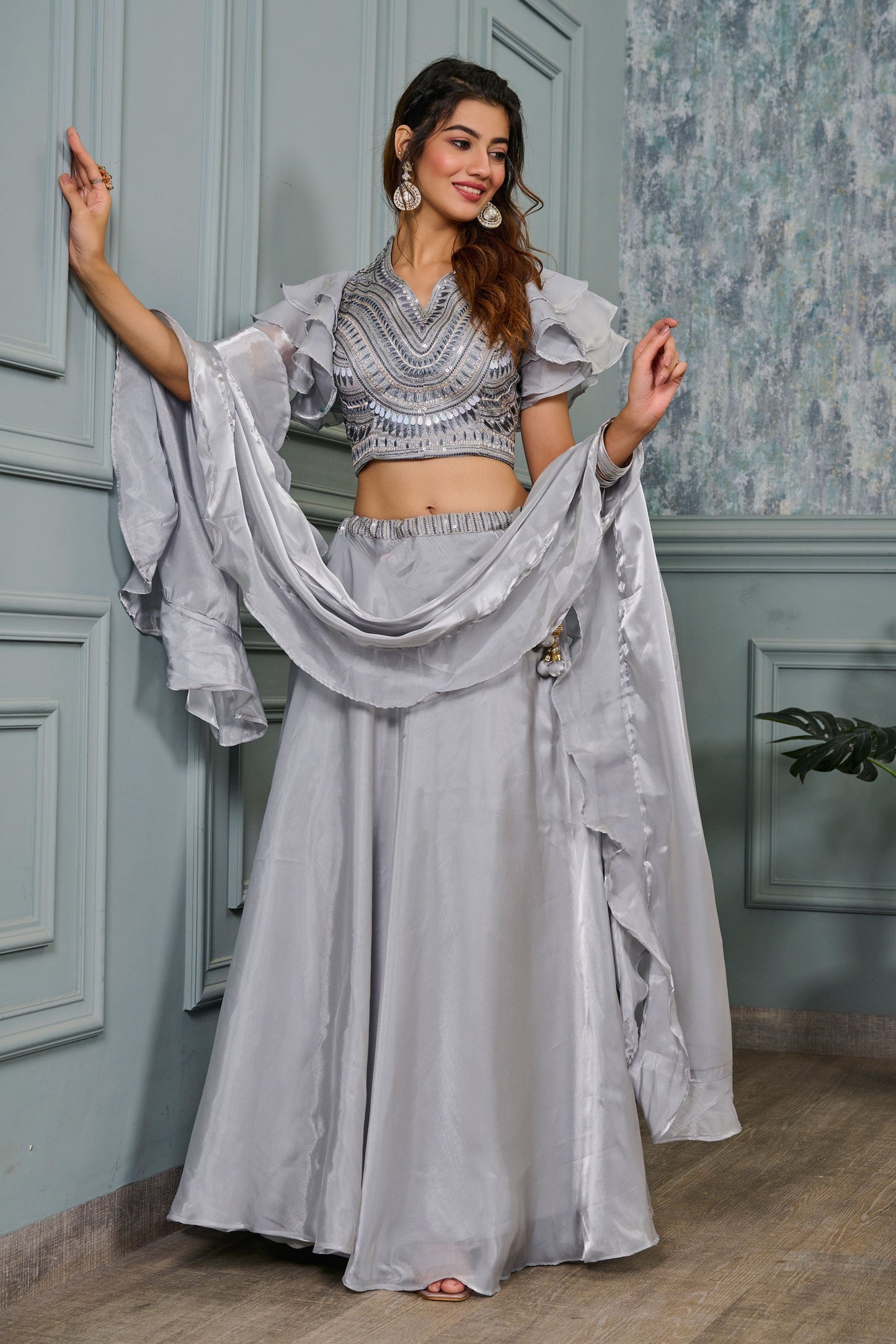 आकर्षक ग्रे रंग टिशू फैब्रिक रेडीमेड लहंगा सेक्विन वर्क के साथ