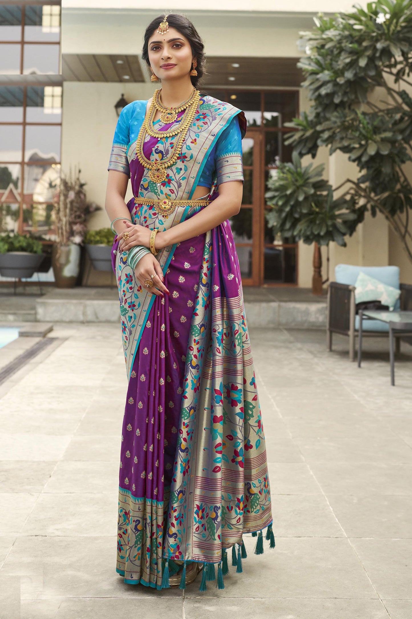 शानदार मीनाकारी वर्क वाइन कलर कांचीपुरम सिल्क साड़ी