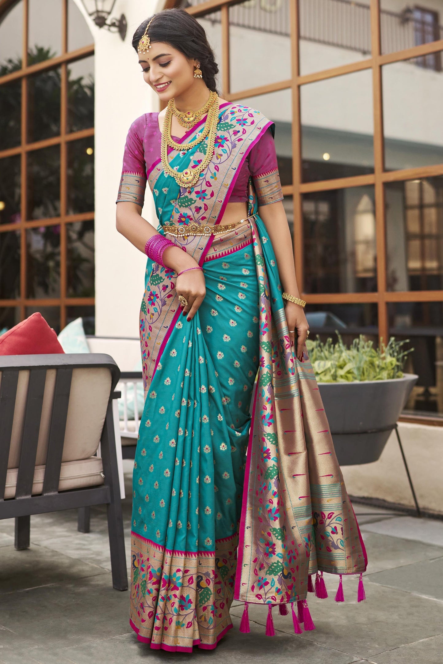 फैशनेबल समुद्री हरा रंग मीनाकारी वर्क कांचीपुरम सिल्क साड़ी