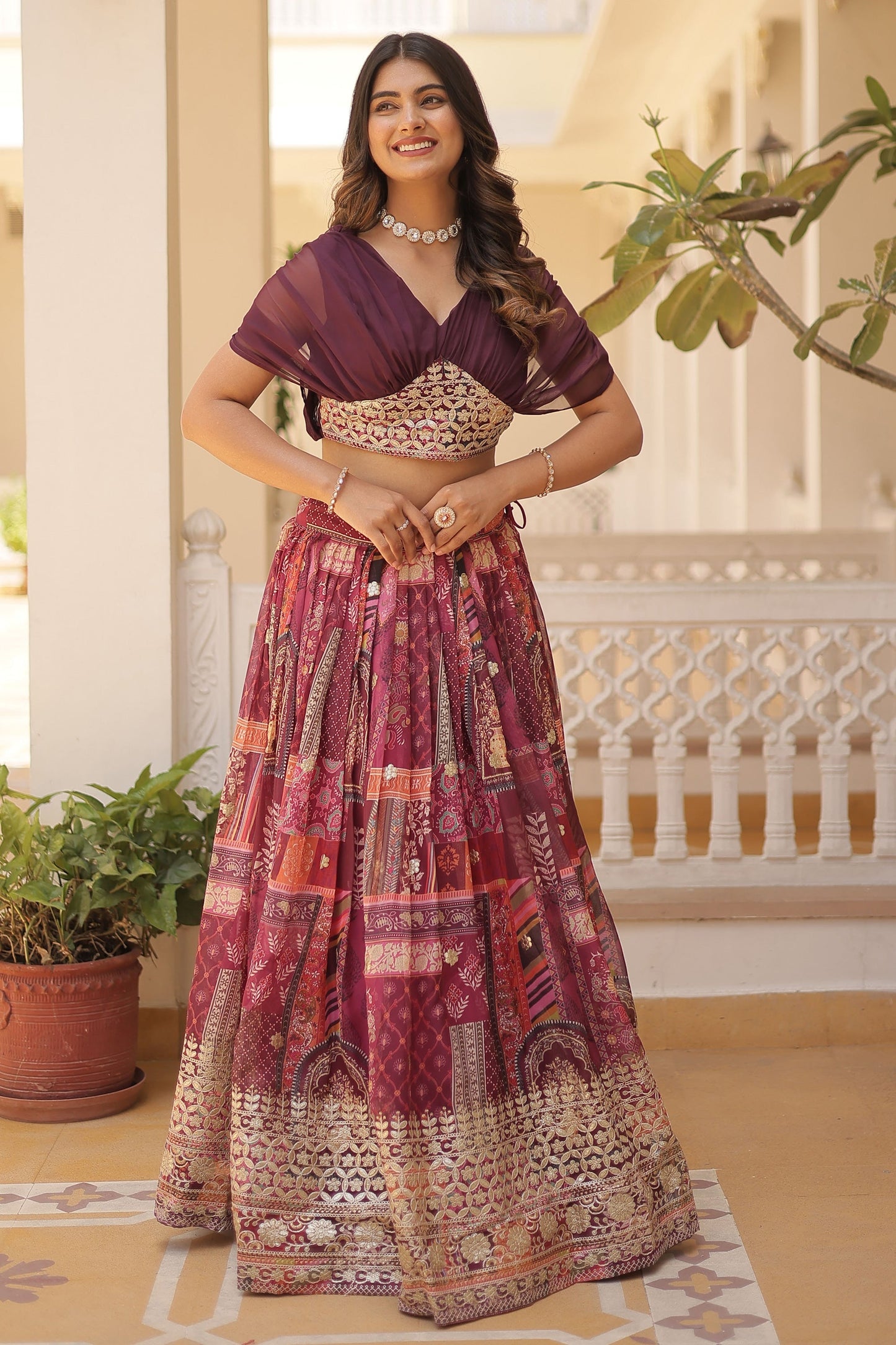 आर्ट सिल्क फैब्रिक ग्लैमरस रेडीमेड क्रॉप टॉप वाइन कलर में लहंगे के साथ