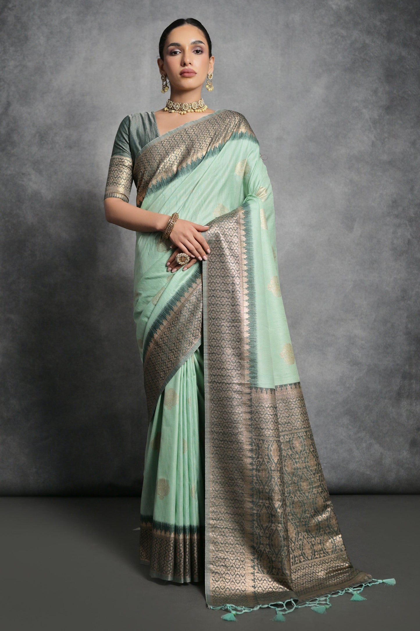 समुद्री हरा रंग ज़री बुनाई बॉर्डर वर्क फंक्शन वियर टसर सिल्क साड़ी