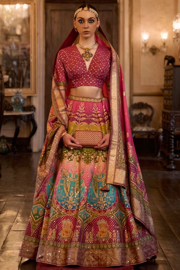 मिरर वर्क के साथ सुंदर सिल्क रानी रंग का लहंगा
