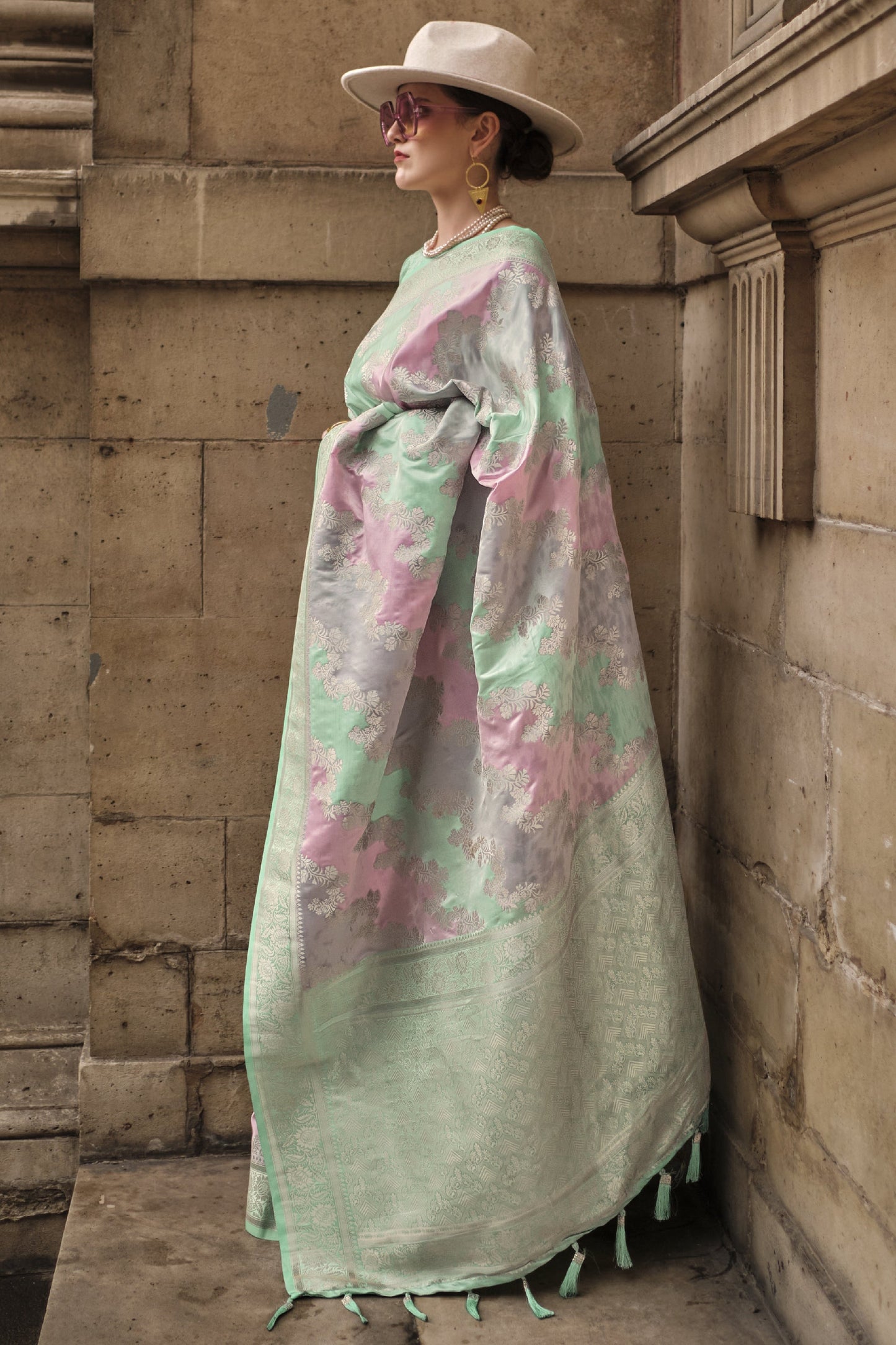 सुरुचिपूर्ण बहु रंग कला रेशम बुनाई काम साड़ी