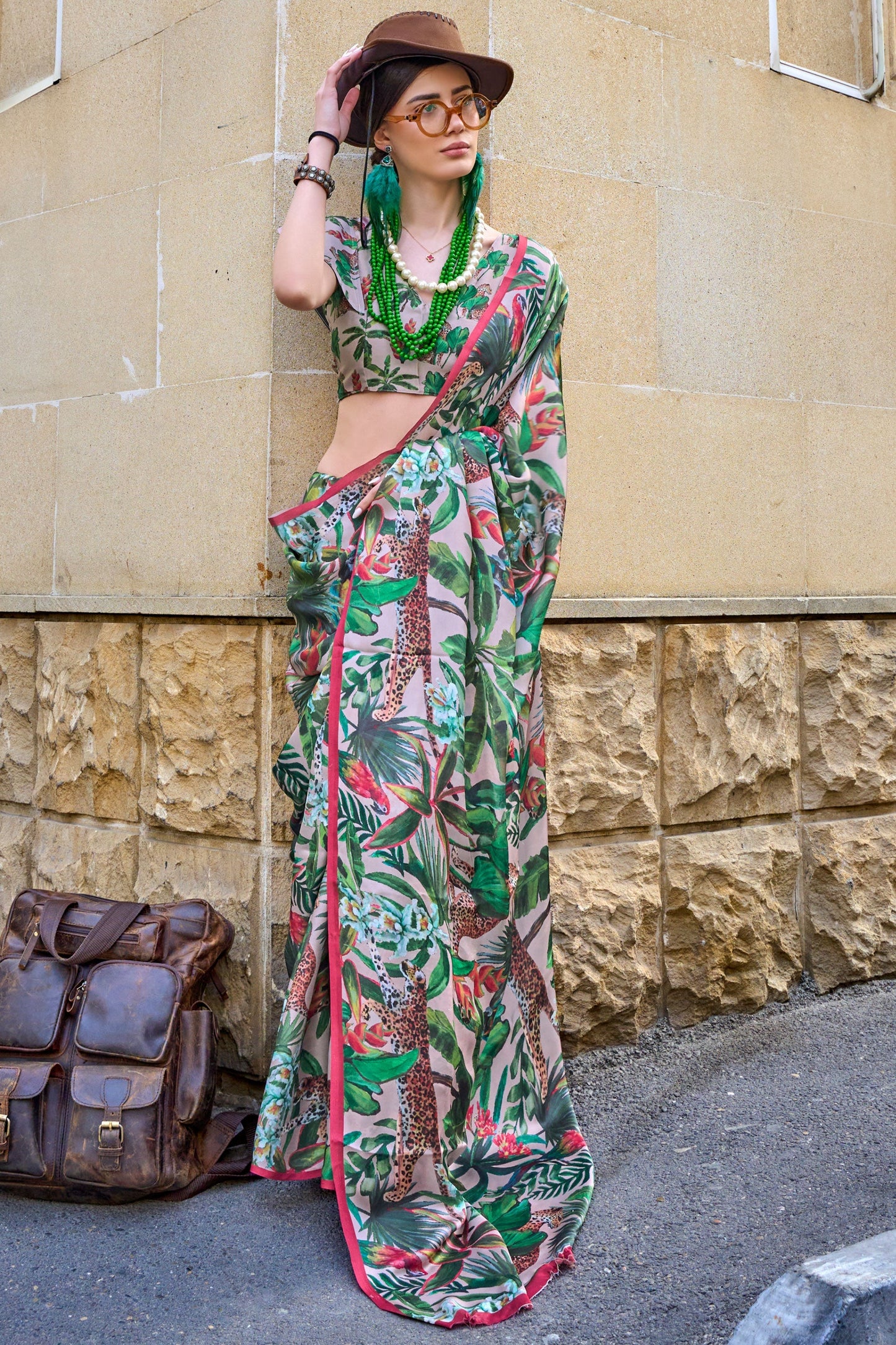 आर्ट सिल्क फ़ैब्रिक मल्टी कलर बेहतरीन साड़ी प्रिंटेड वर्क के साथ