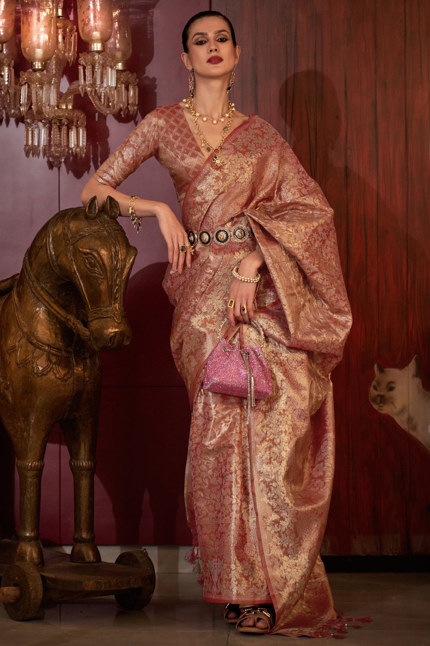 चमकदार मैरून रंग कला रेशम कपड़े बुनाई काम समारोह पहनने फैंसी साड़ी एक ही रंग ब्लाउज के साथ