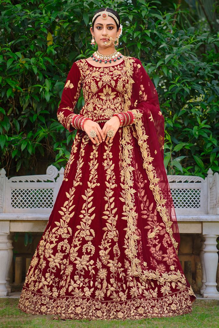 उत्कृष्ट मखमल कपड़े मैरून कढ़ाई लहंगा