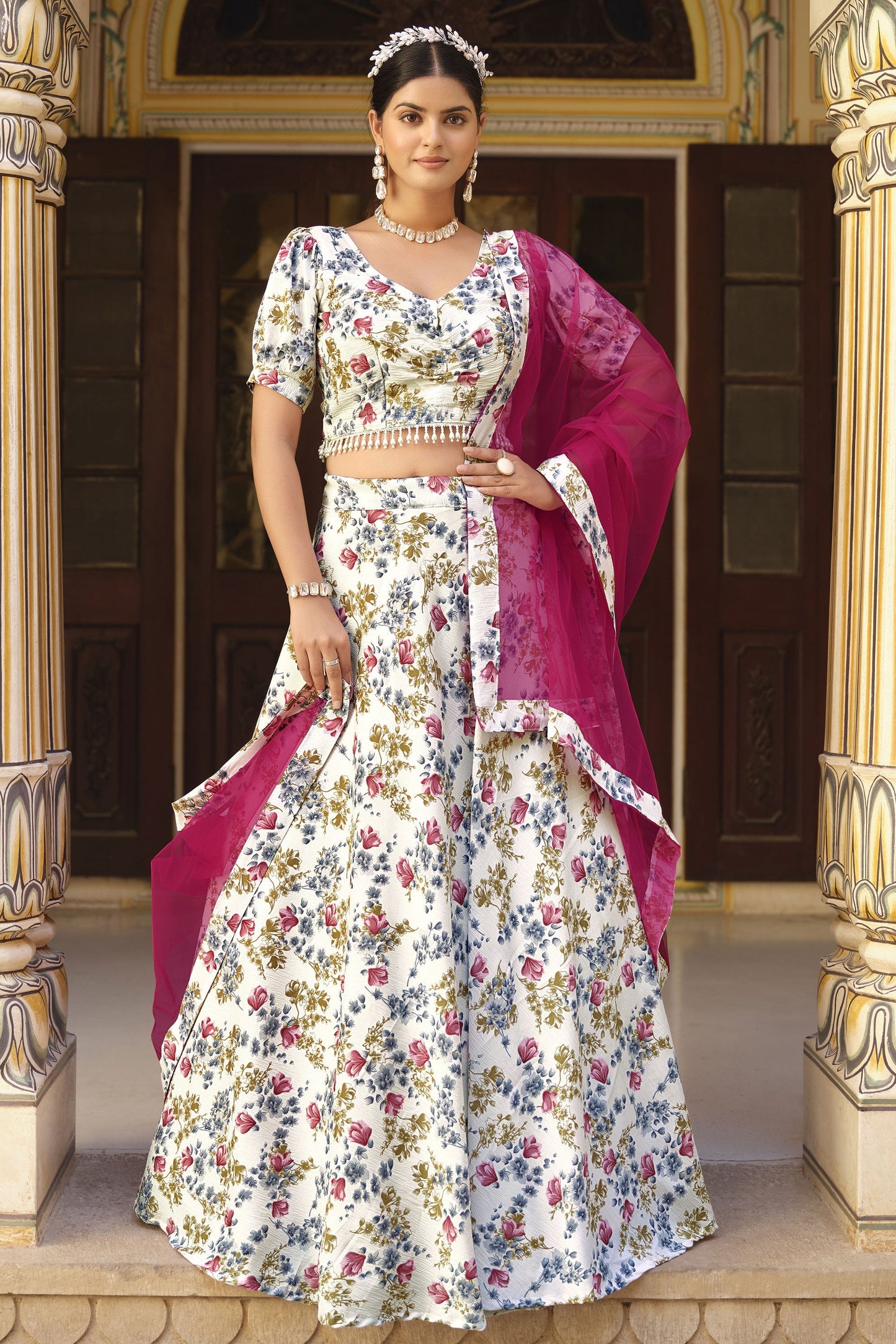 सफ़ेद रंग का आर्ट सिल्क फ़ैब्रिक संगीत वियर प्रिंटेड लहंगा चोली