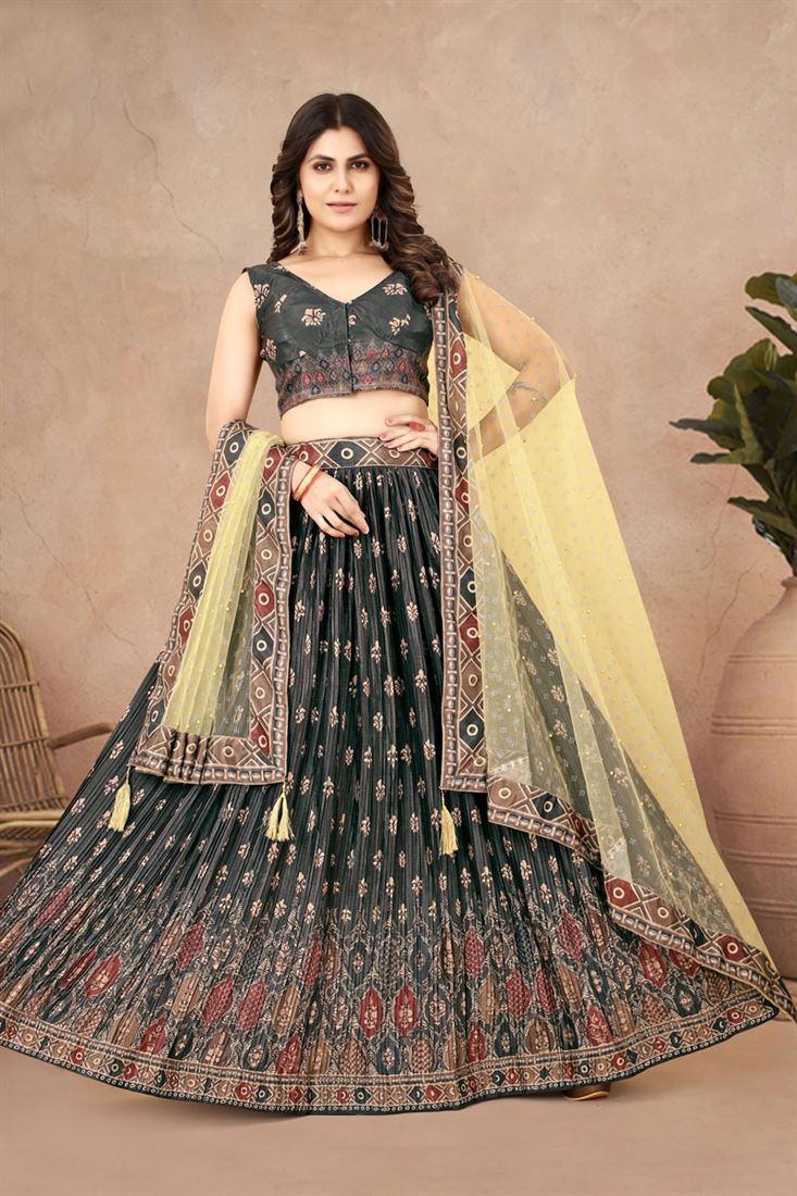 मल्टी कलर डिजिटल प्रिंटेड क्रश्ड वर्क फंक्शन लहंगा चिनॉन फ़ैब्रिक में