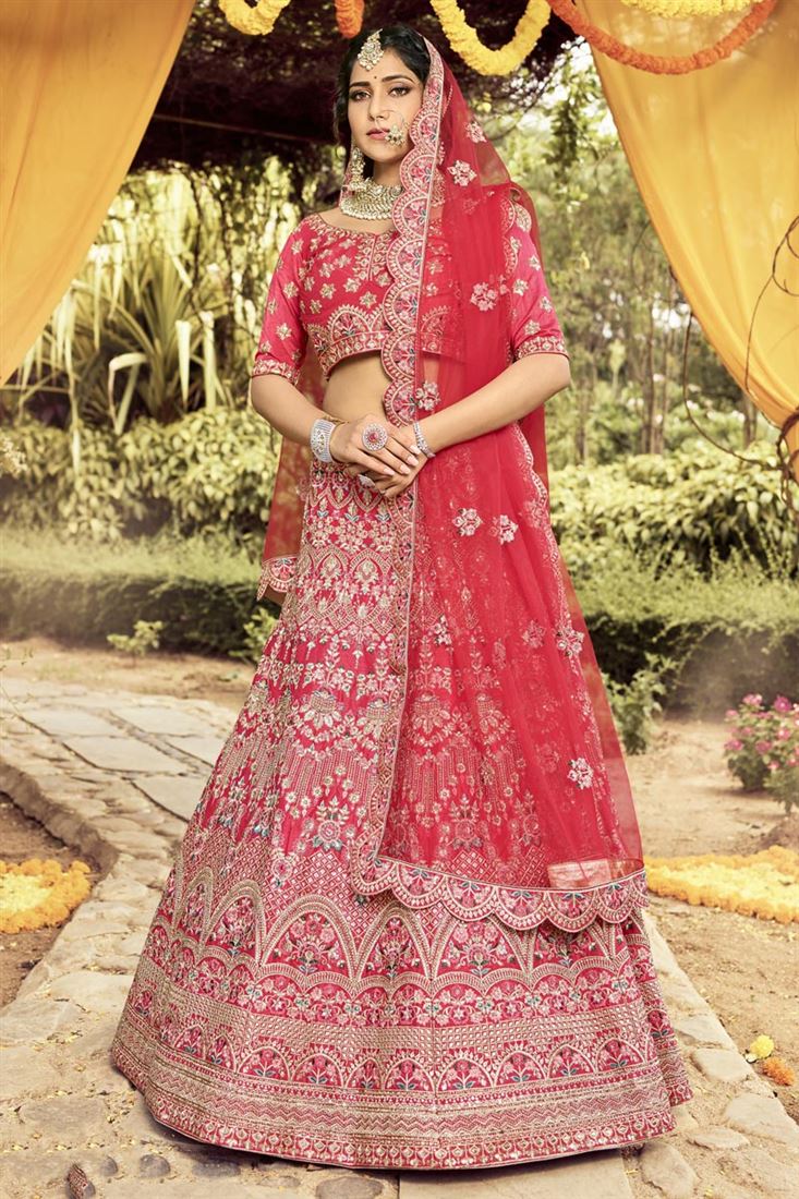 आर्ट सिल्क फैब्रिक में विशेष गुलाबी रंग की कढ़ाई वाला रिसेप्शन वियर लहंगा चोली
