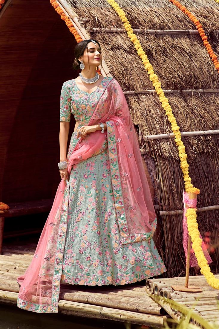 विशेष आकर्षक आर्ट सिल्क फैब्रिक लाइट सियान रंग शादी पहनने दुल्हन Lehenga कढ़ाई काम के साथ