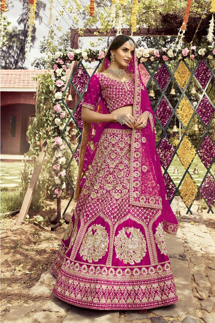 विशेष मैजेंटा रंग कला रेशम कपड़े कढ़ाई काम के साथ आकर्षक दुल्हन Lehenga
