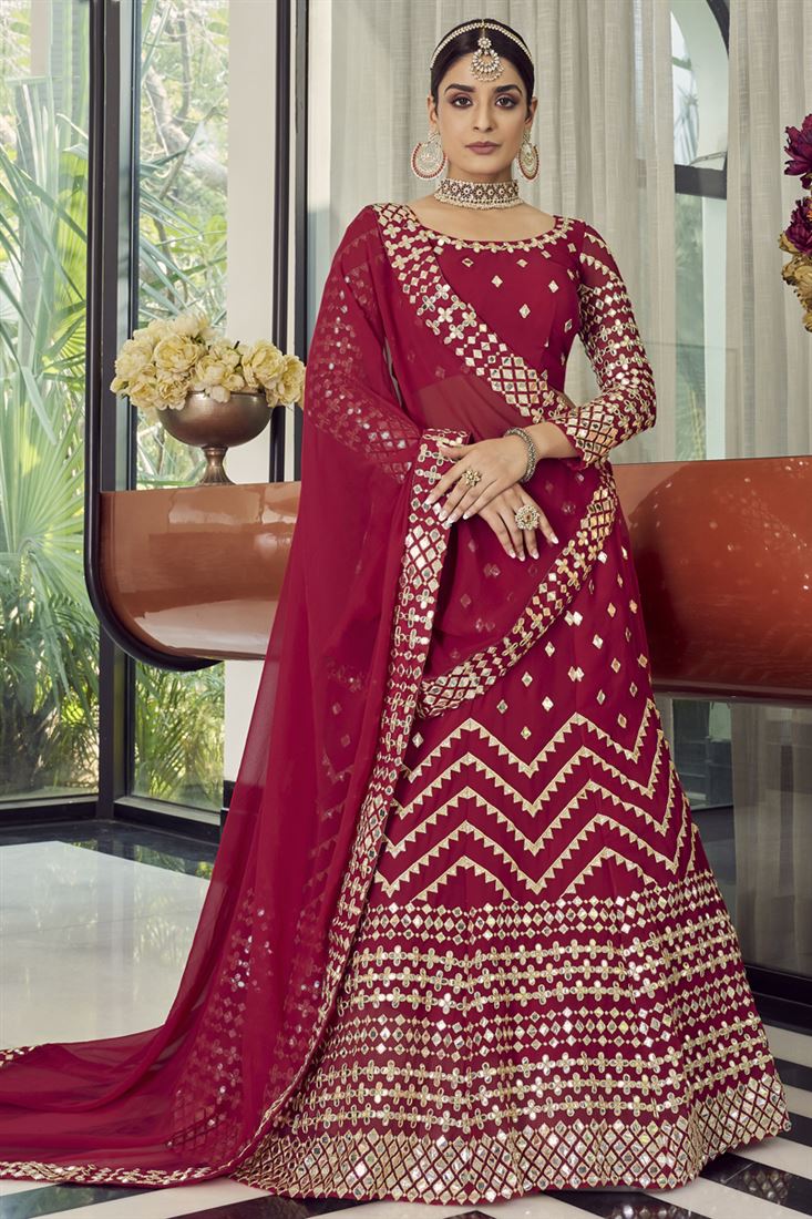 मैरून रंग के जॉर्जेट फैब्रिक पर विशेष आकर्षक कढ़ाई का काम संगीत वियर लहंगा