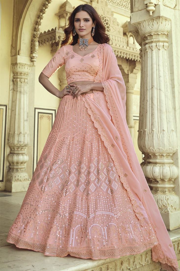 एक्सक्लूसिव संगीत वियर जॉर्जेट फैब्रिक ठाठ सेक्विन वर्क लहंगा चोली पीच रंग में