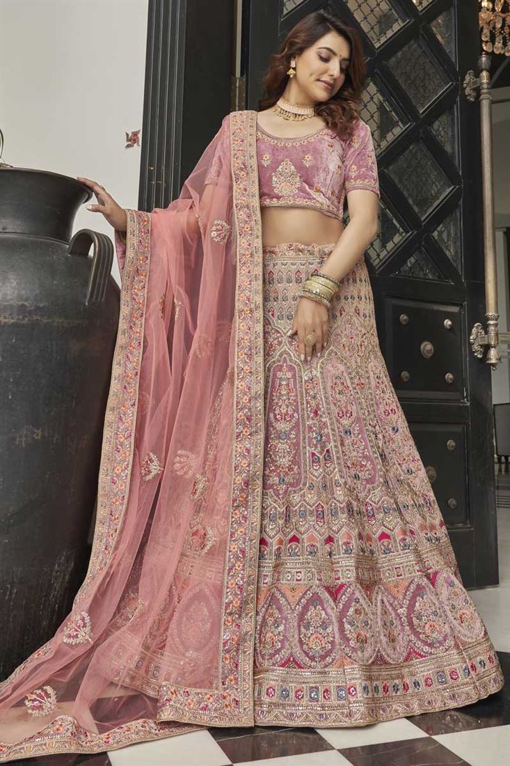 एक्सक्लूसिव वेलवेट फ़ैब्रिक पिंक कलर फंक्शन वियर एम्ब्रॉयडरी वर्क डिज़ाइनर लहंगा