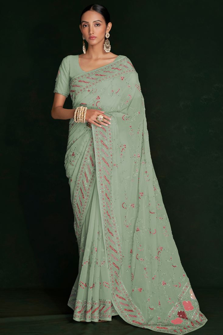 खूबसूरत लखनवी काम के साथ ग्लैमरस सी ग्रीन जॉर्जेट साड़ी