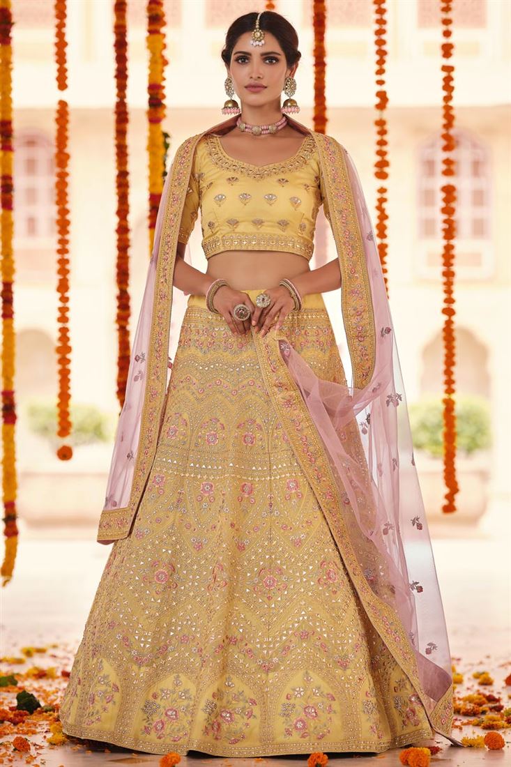 एक्सक्लूसिव ऑर्गेना फैब्रिक वेडिंग वियर पीले रंग की कढ़ाई वाला लहंगा चोली