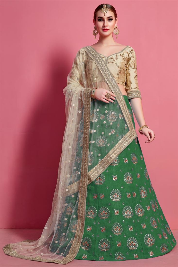 एक्सक्लूसिव ग्रीन कलर डिज़ाइनर वेडिंग लहंगा