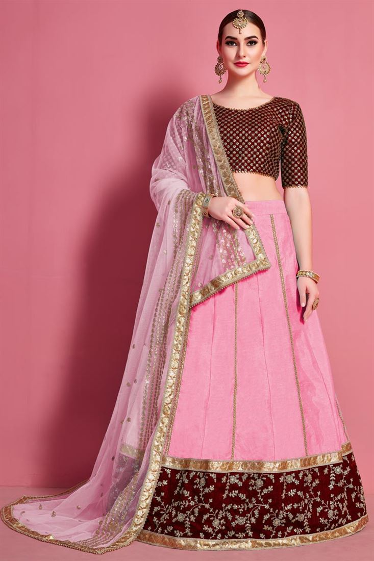 विशेष गुलाबी रंग डिजाइनर कढ़ाई लहंगा चोली