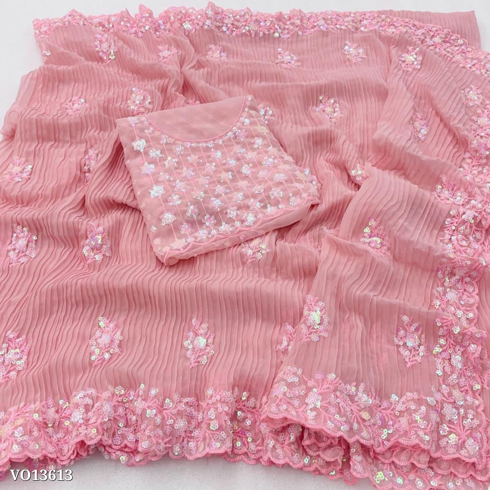 क्रश पैटर्न के साथ फॉक्स जॉर्जेट साड़ी वर्क- ब्लाउज के साथ फैंसी सीक्वेंस वर्क