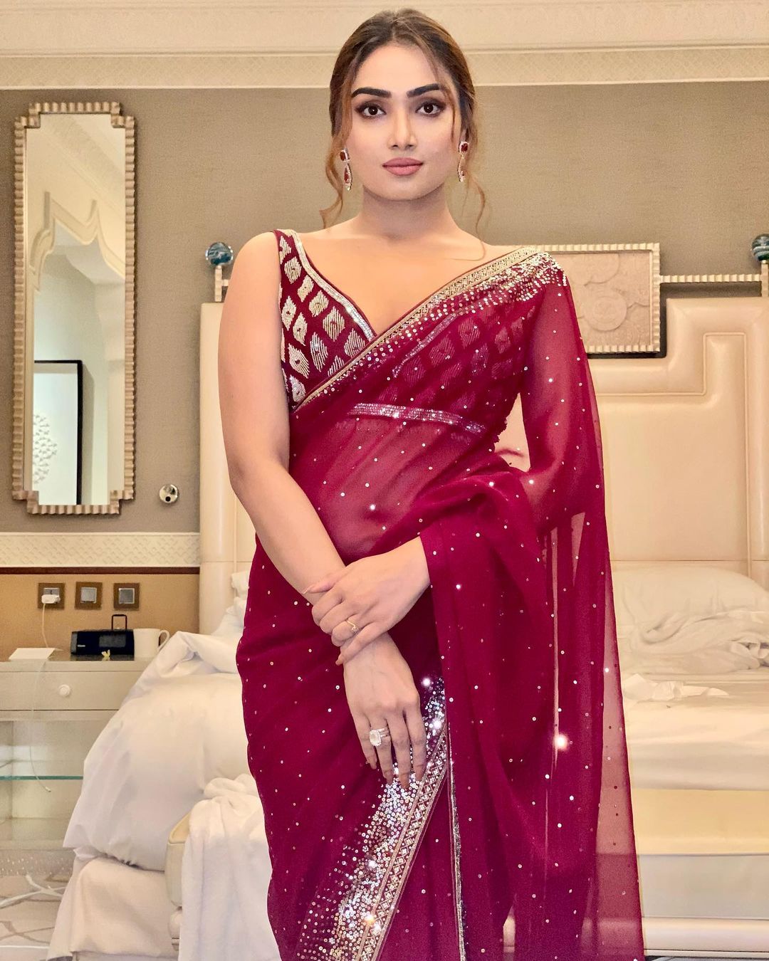 डिजाइनर सीक्वेंस वर्क के साथ सॉफ्ट जॉर्जेट फैब्रिक