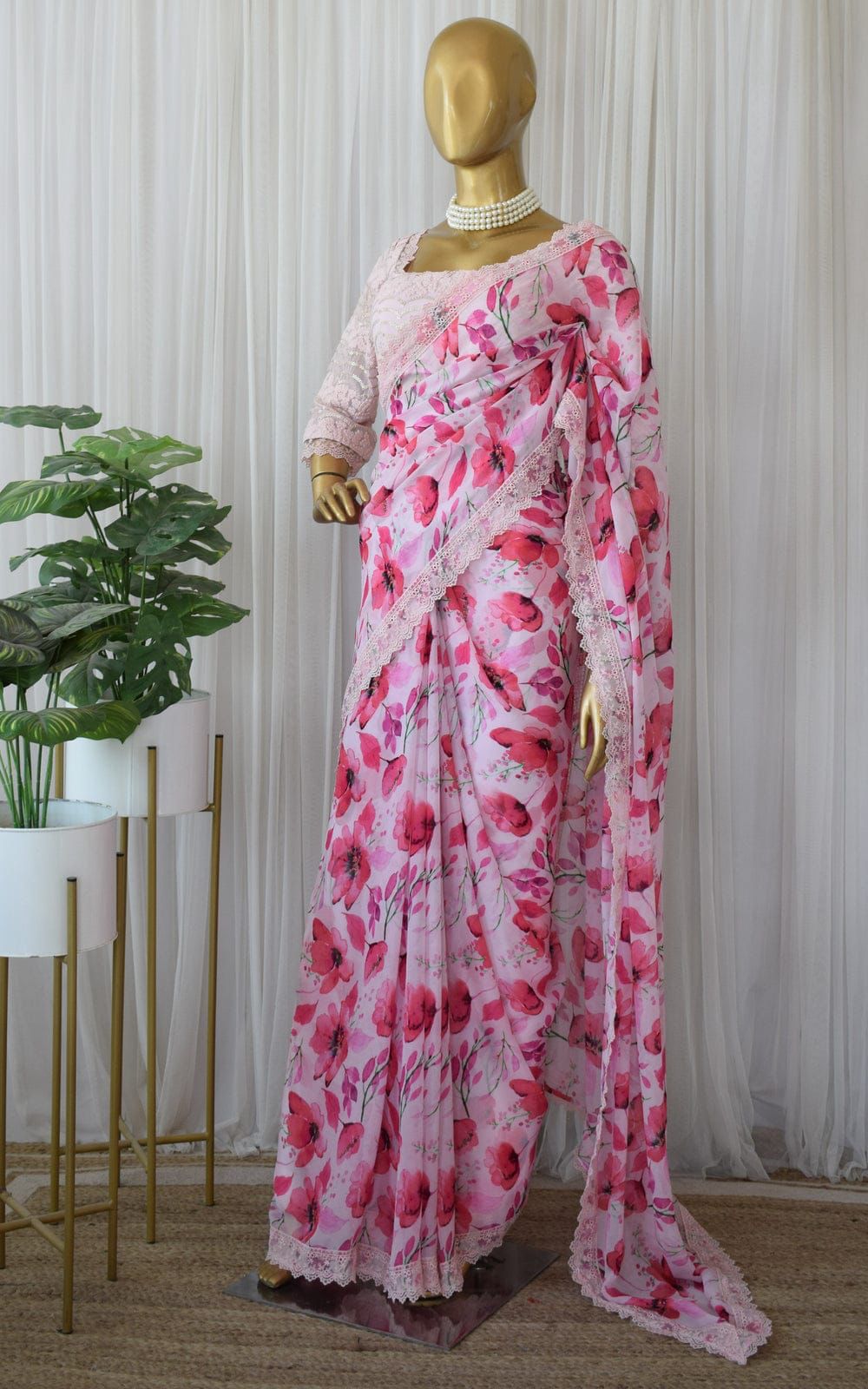 जॉर्जेट डिजिटल प्रिंट कढ़ाई वर्क साड़ी