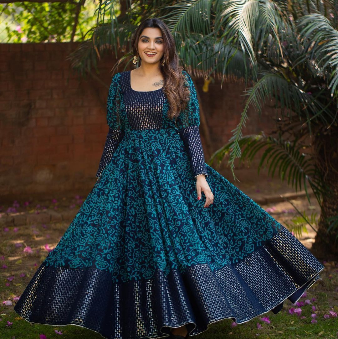 Women's Georgette Solid Pattern Full Sleeve Full Stitched Gown Women's Georgette Solid Pattern Full Sleeve Full Stitched Gown