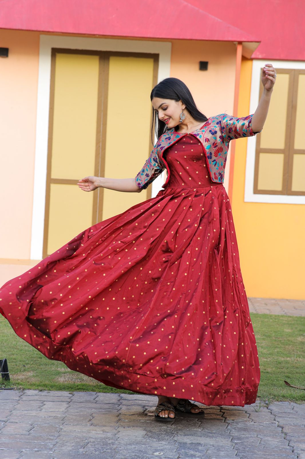 मैरून डिजिटल प्रिंट आर्ट सिल्क सलवार सिले