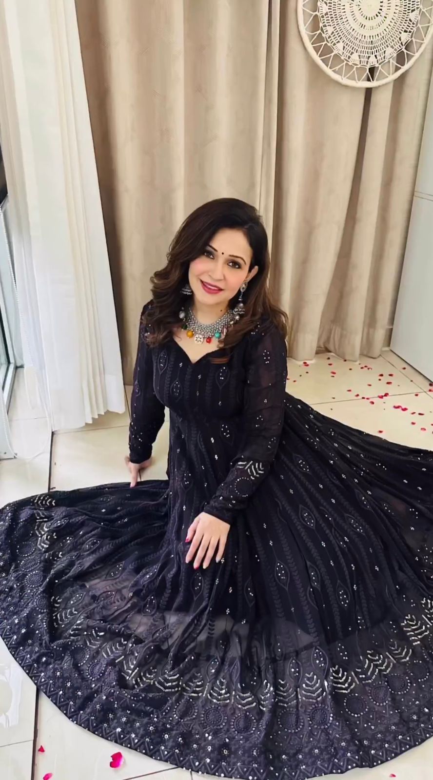 बॉलीवुड ब्लैक जॉर्जेट भारी कढ़ाई के साथ काम गाउन दुपट्टा के साथ ब्राइडेंसमाइंड ड्रेसेस महिलाओं के लिए ब्लैक गाउन महिलाओं के लिए पार्टी वियर गाउन