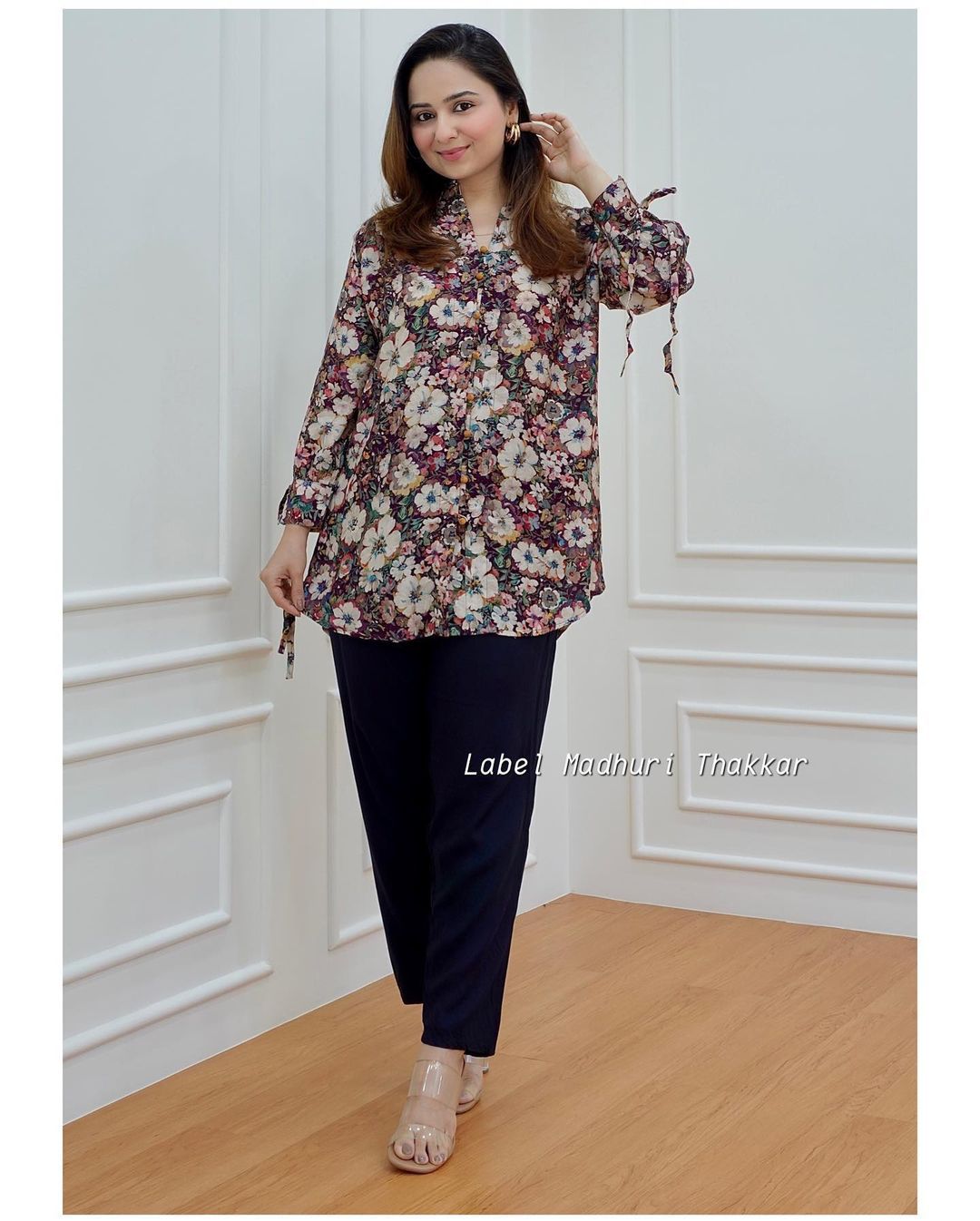 एस्टोनिश्ड द्वारा फ्लोरल प्रिंट स्मोकिंग टॉप