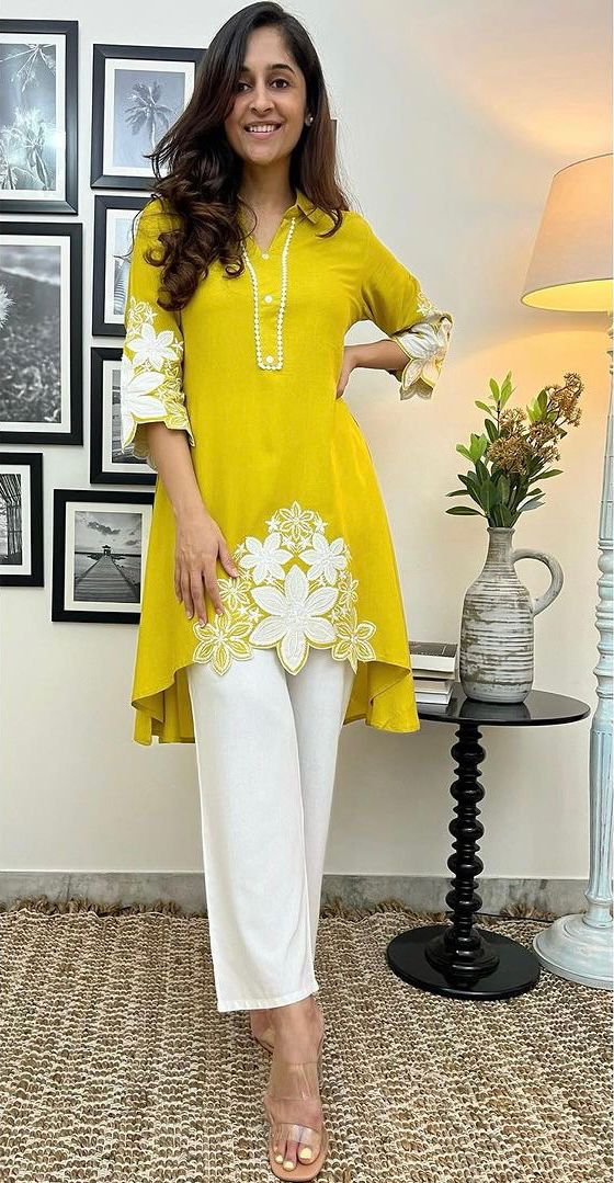 कटवर्क कढ़ाई असममित हेम कुर्ता पैंट के साथ - पीला (2 का सेट)