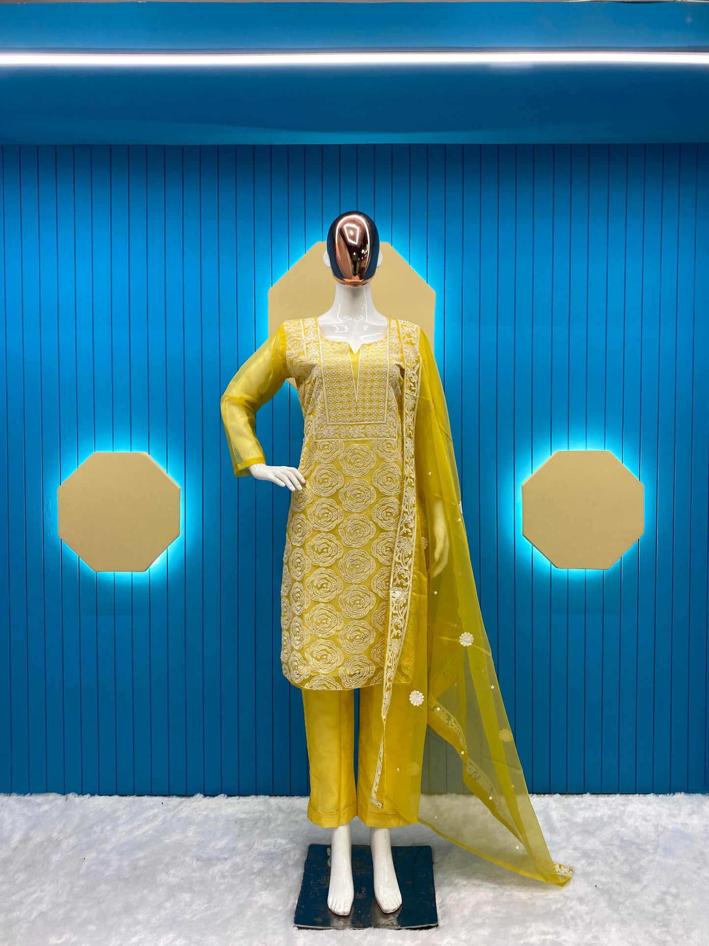 पीला मिरर कढ़ाई वाला ऑर्गेंजा सूट