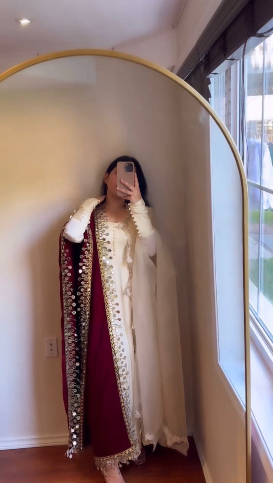 दीप्तिमान चिनॉन सिल्क सूट पहनावा