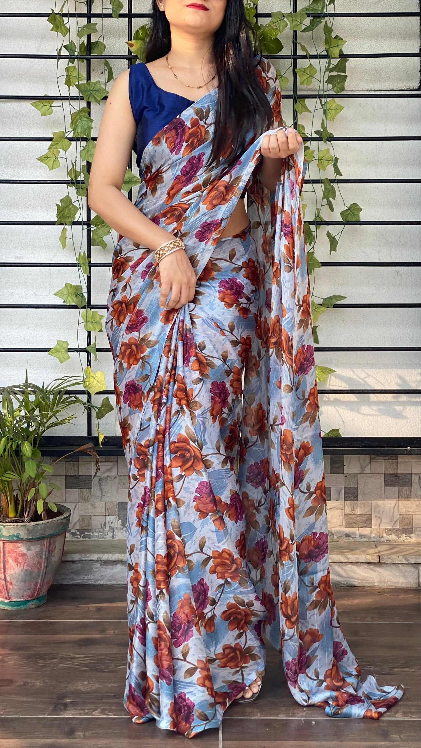 साटन ब्लाउज के साथ उत्तम जॉर्जेट साड़ी