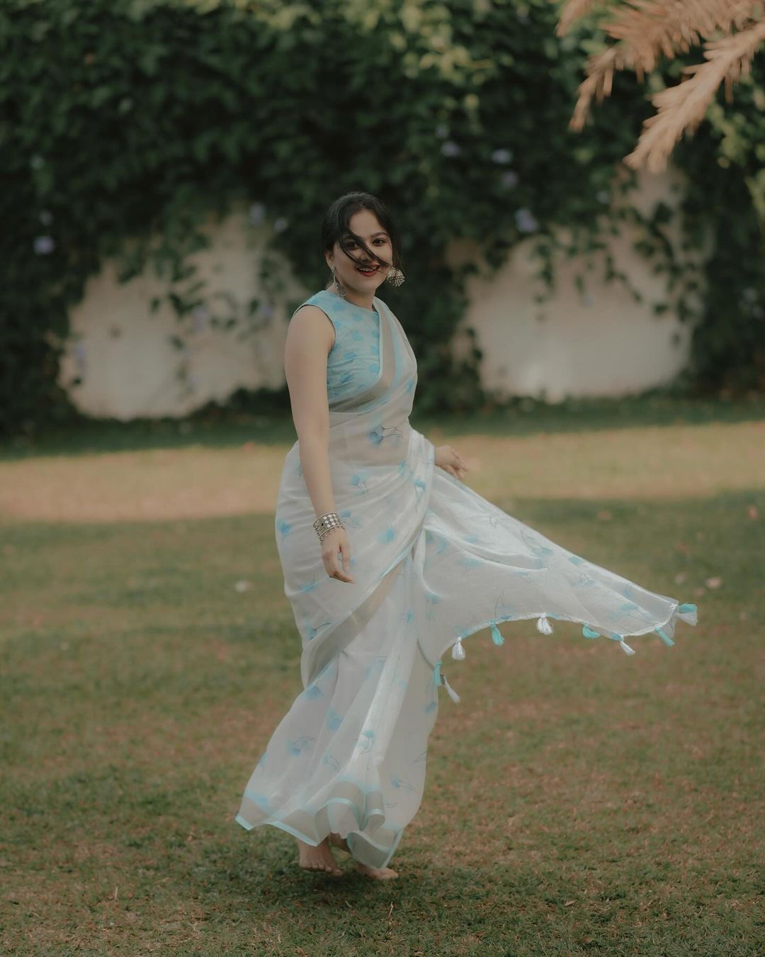 रेडियंट एलिगेंस: हैवी लिनन डिजिटल प्रिंट साड़ी