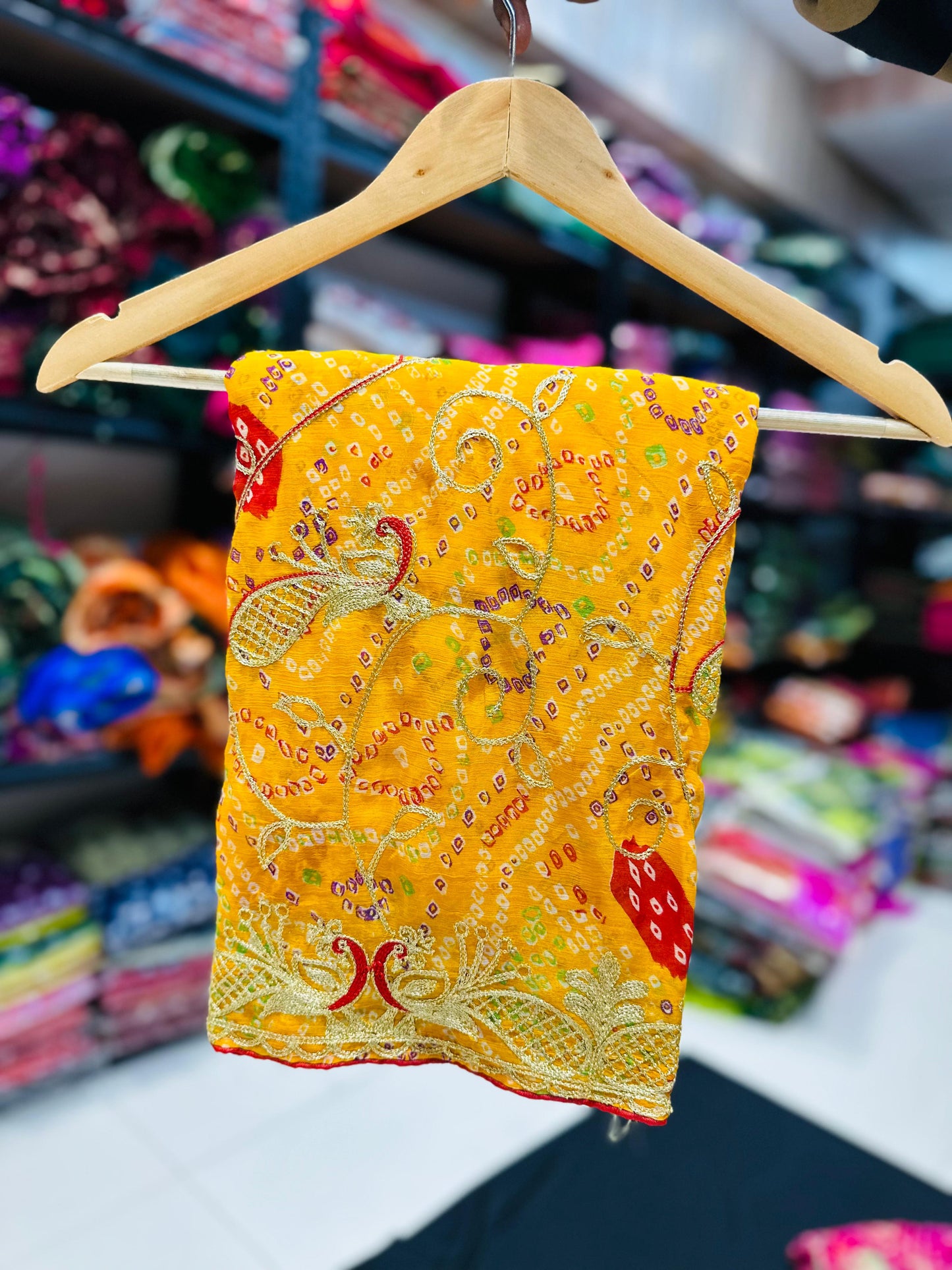 शानदार जॉर्जेट साड़ी: अपनी शैली को और निखारें