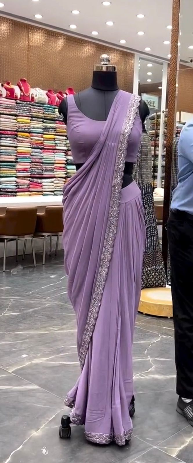 कालातीत सुंदरता के लिए सुरुचिपूर्ण जॉर्जेट साड़ी