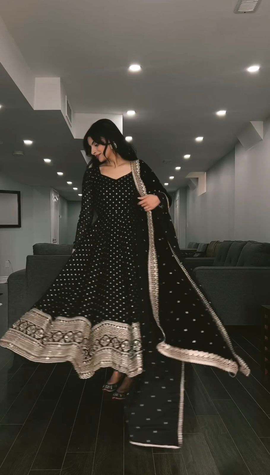 भव्यता को अपनाएं: फॉक्स जॉर्जेट में लड़कियों का गाउन