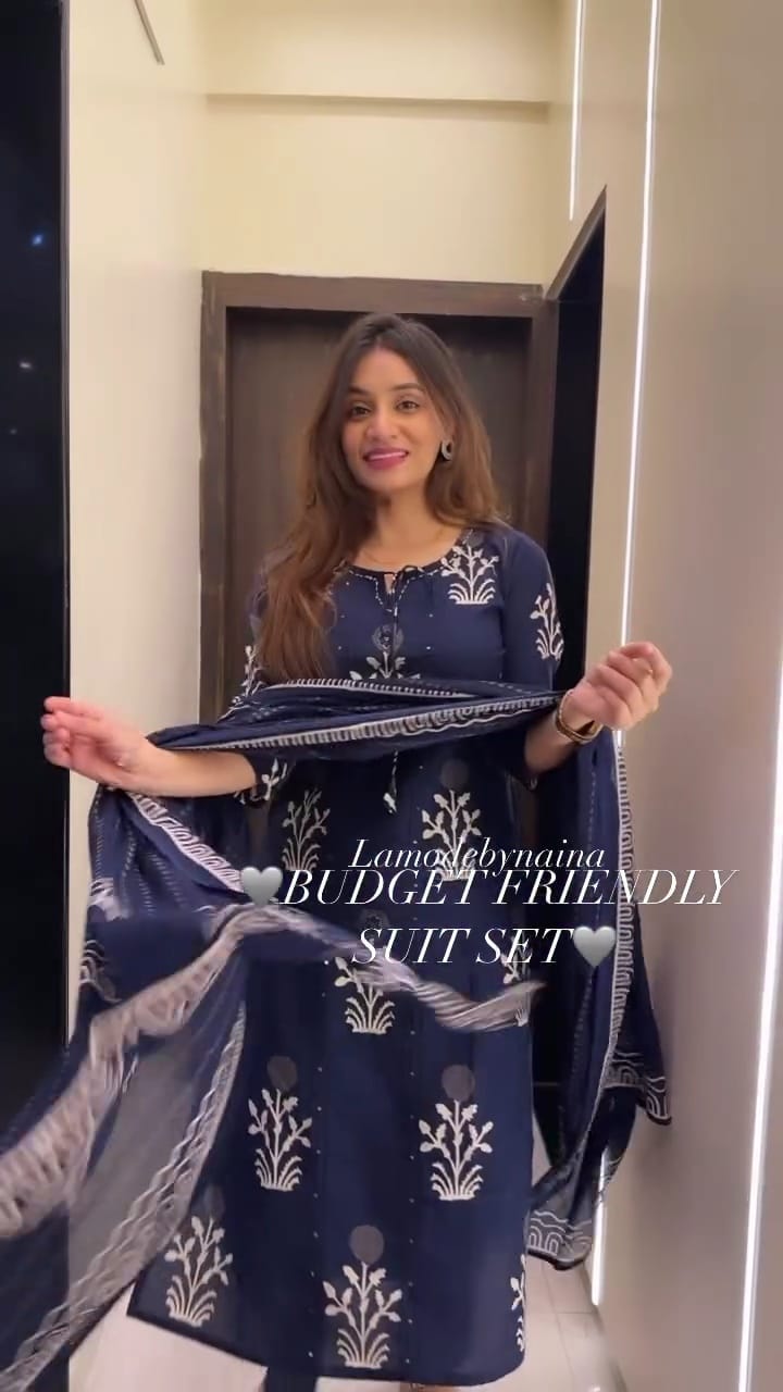 भव्य हस्तनिर्मित लालित्य की खोज करें: नया रंग लंचिंग विशाल स्ट्रेट सूट सेट