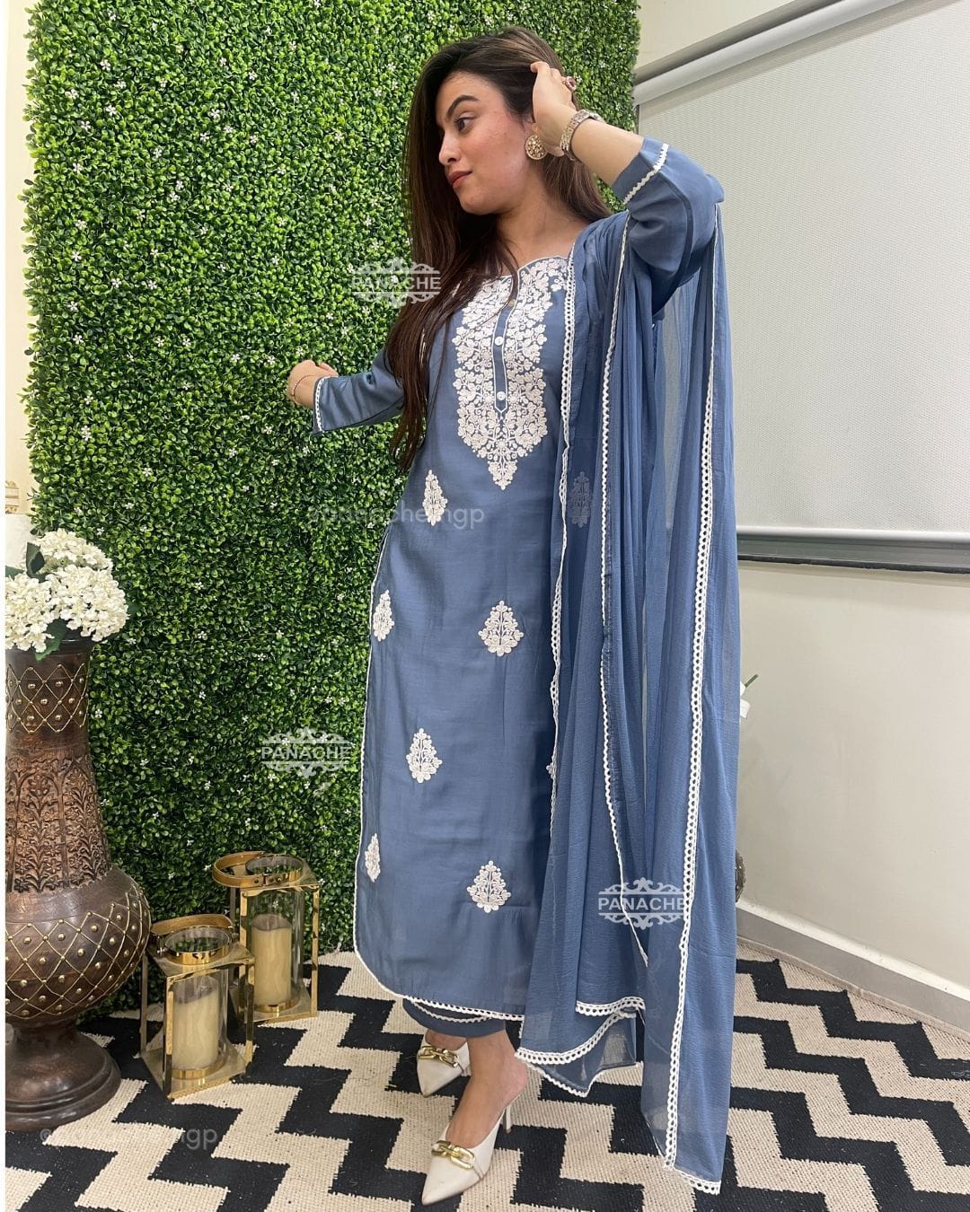 शुद्ध भारी रेयान कुर्ती सेट के साथ अपनी शैली को ऊंचा करें