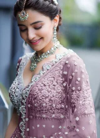 बैंगनी ए - लाइन लेहेंगा चोली डायमंड, कढ़ाई और सेक्विन वर्क के साथ