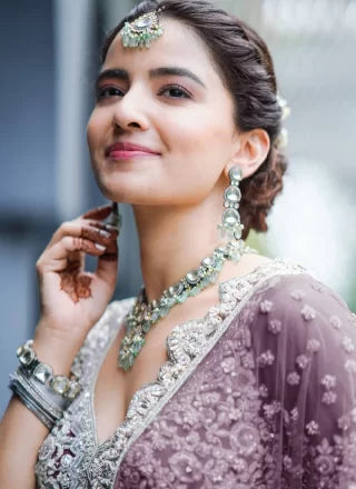 बैंगनी ए - लाइन लेहेंगा चोली डायमंड, कढ़ाई और सेक्विन वर्क के साथ