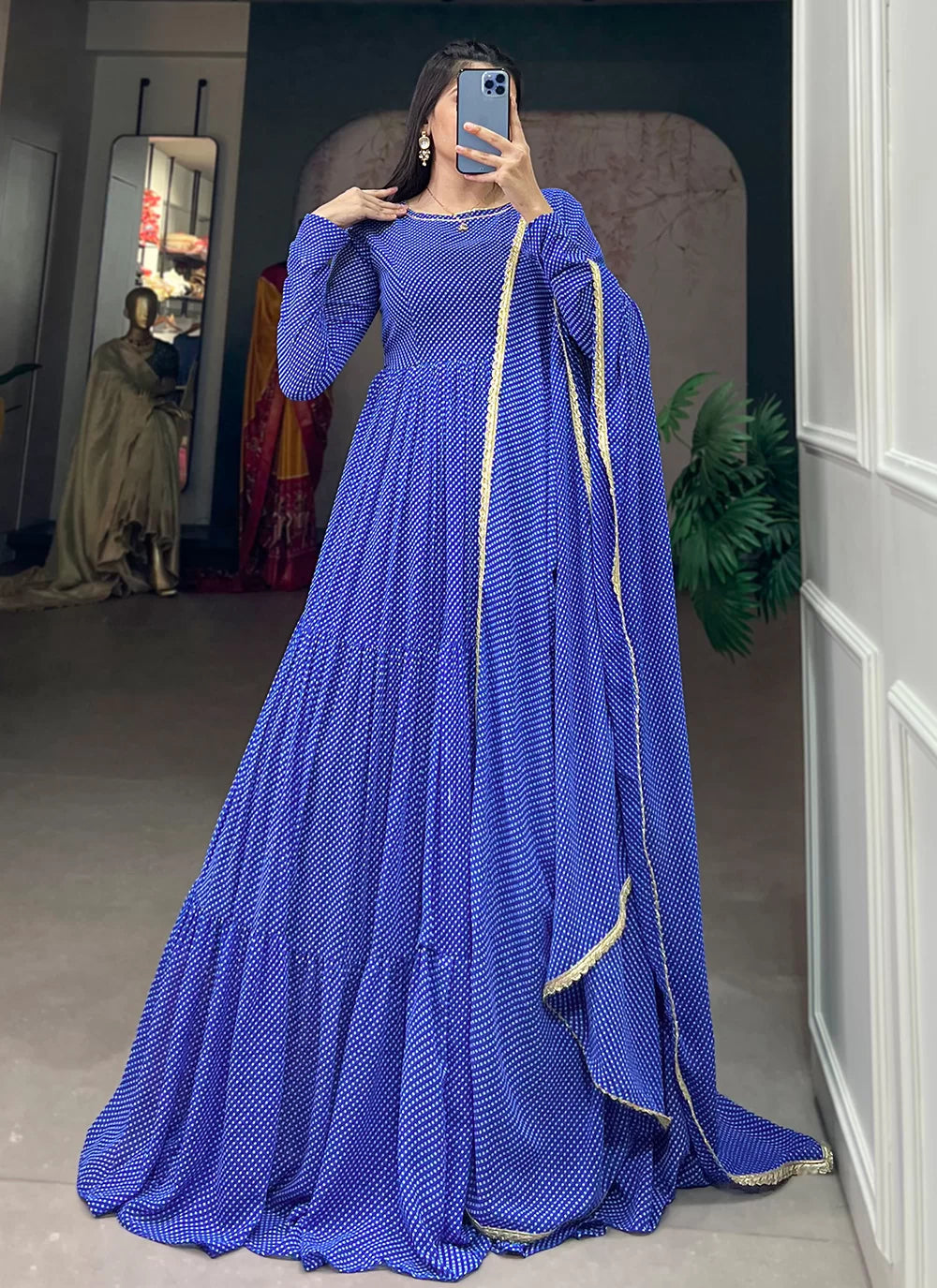 समारोह के लिए सेक्विन वर्क के साथ टील जॉर्जेट गाउन