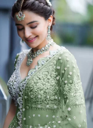 ग्रीन नेट ए - लाइन लेहेंगा चोली डायमंड, कढ़ाई और सेक्विन वर्क के साथ