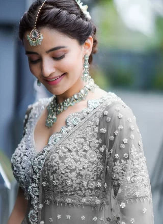 ग्रे ए - लाइन लेहेंगा चोली डायमंड, कढ़ाई और सेक्विन वर्क के साथ