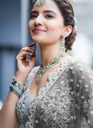 ग्रे ए - लाइन लेहेंगा चोली डायमंड, कढ़ाई और सेक्विन वर्क के साथ